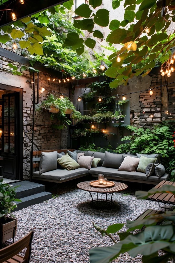 Patio və həyət — 2025 13